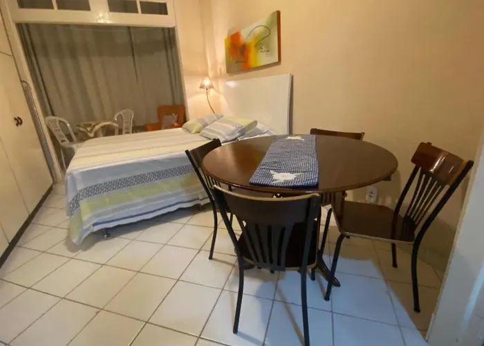 Meio De Copacabana, 200 Metros Da Praia, Posto 5